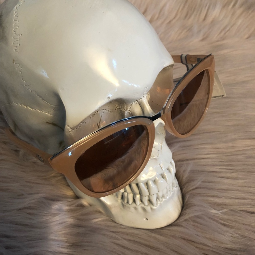 Oscar De La Renta Pink Wayfarer Sunglasses - Picture 3 of 7